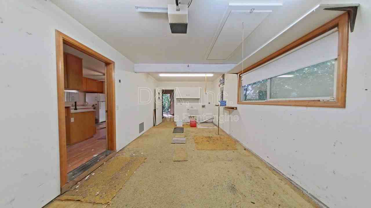 2260 Nw 25th St - Photo 7 of 8