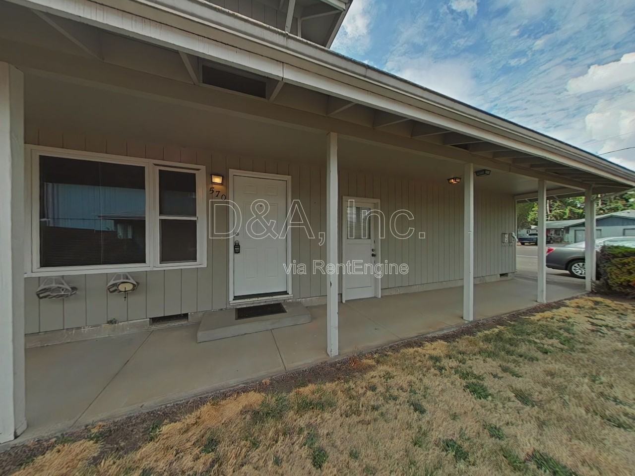 570 Nw Walnut Blvd - Photo 2 of 20