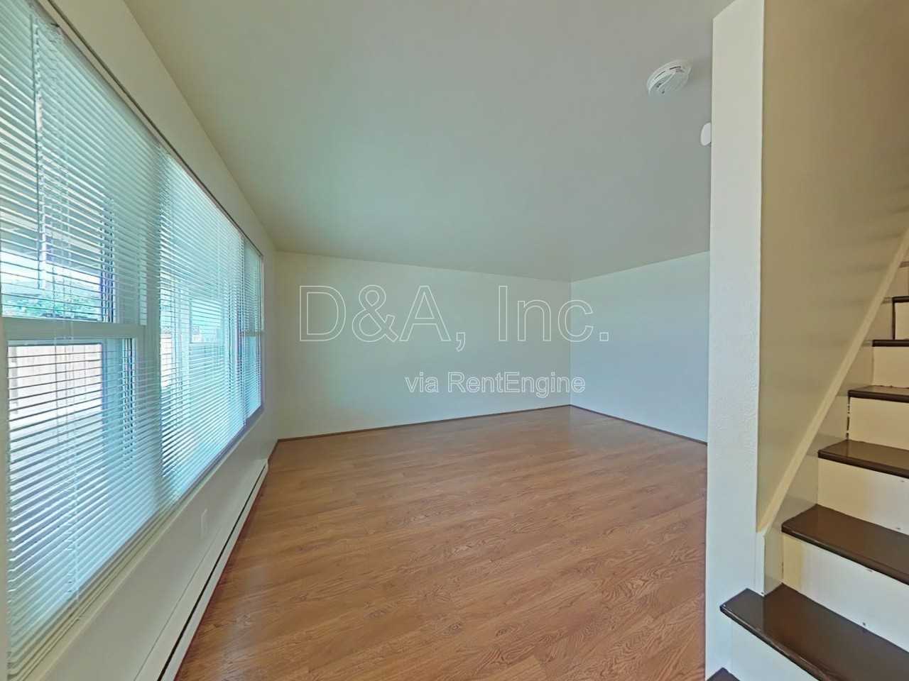 570 Nw Walnut Blvd - Photo 3 of 20