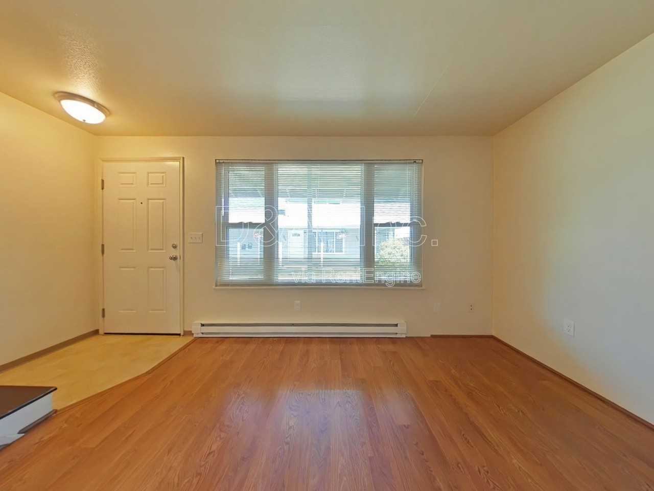 570 Nw Walnut Blvd - Photo 5 of 20