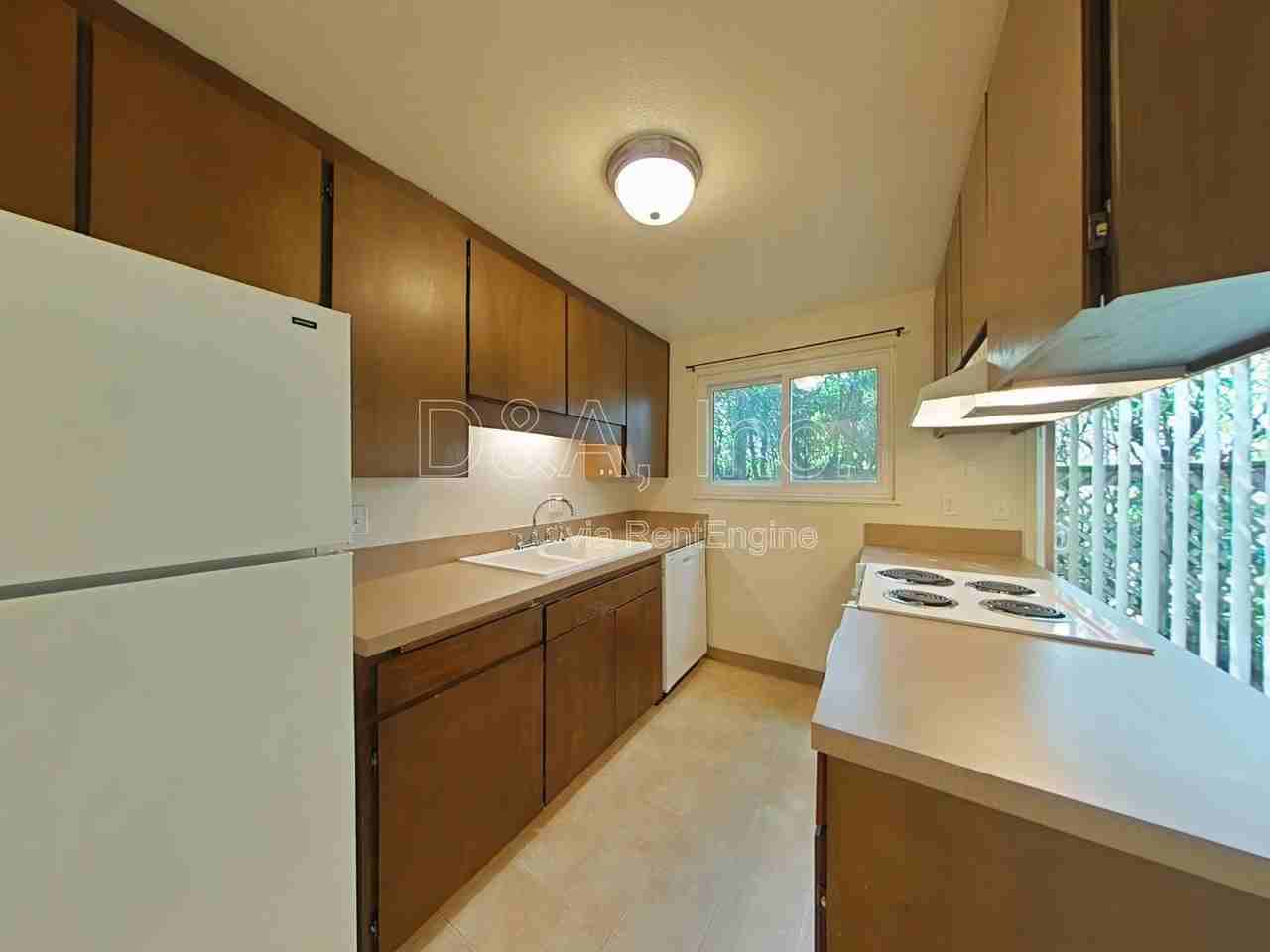 570 Nw Walnut Blvd - Photo 7 of 20