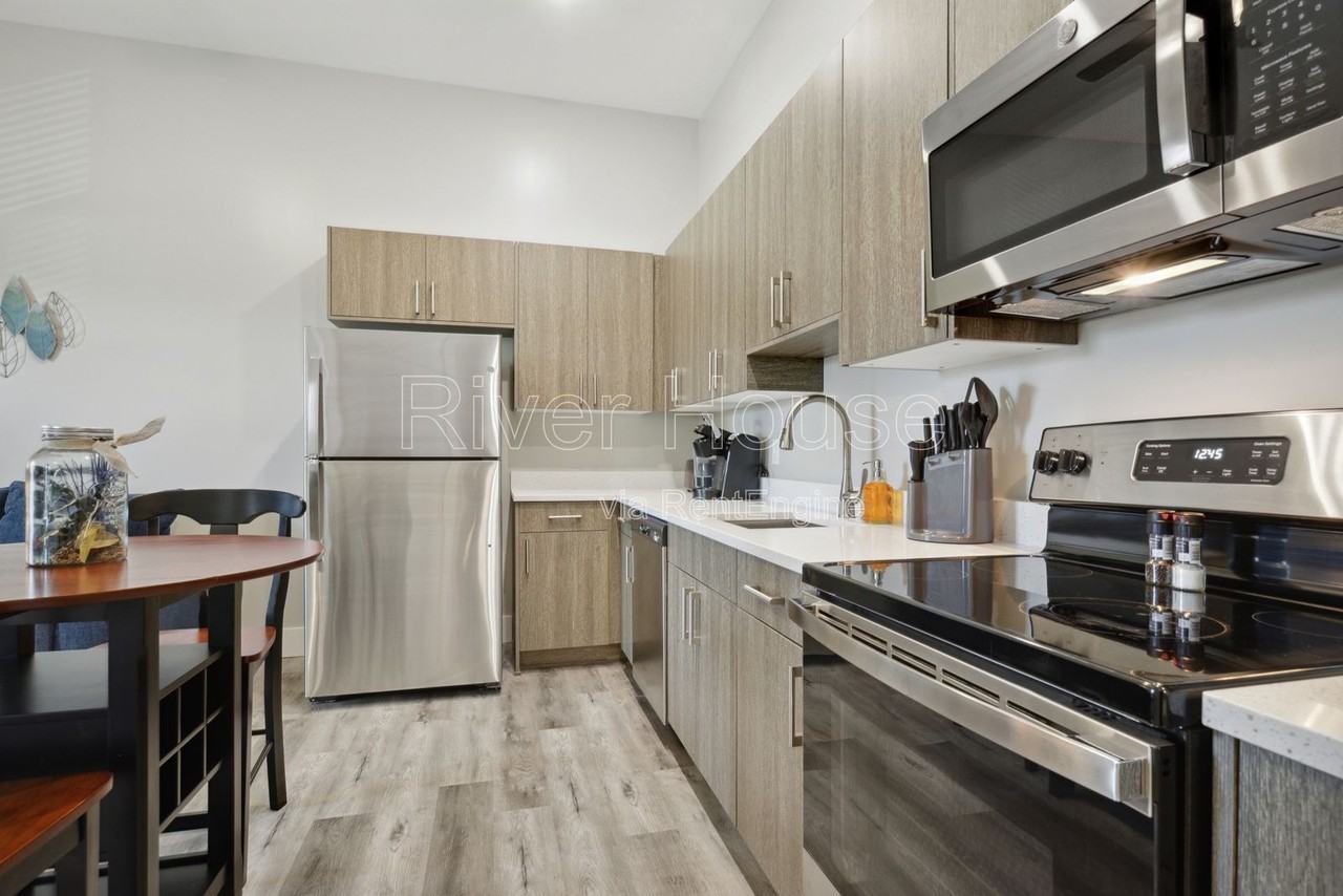 102 River House Pl #1D - Photo 2 of 13