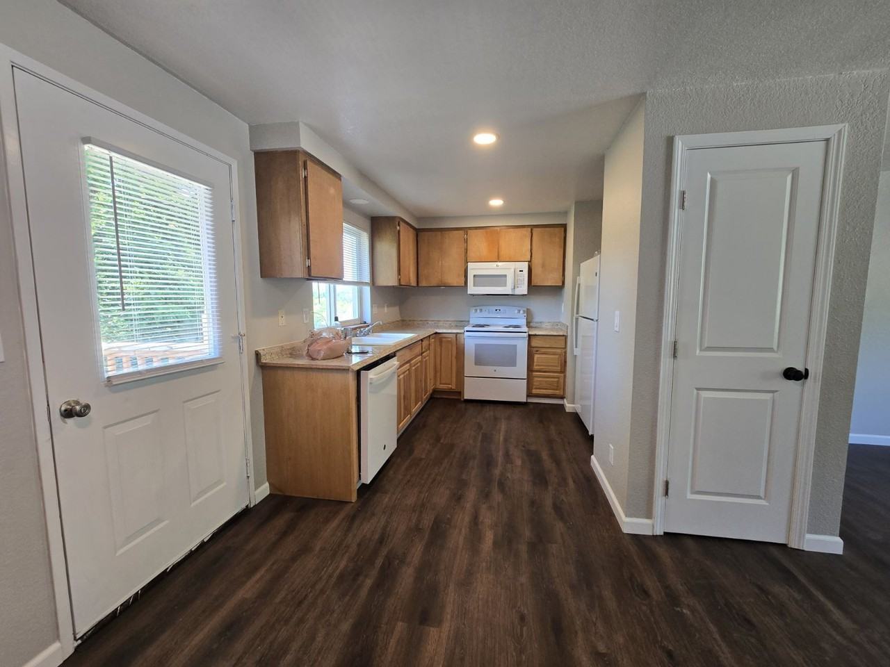 444 Corona Loop Rd - Photo 6 of 14