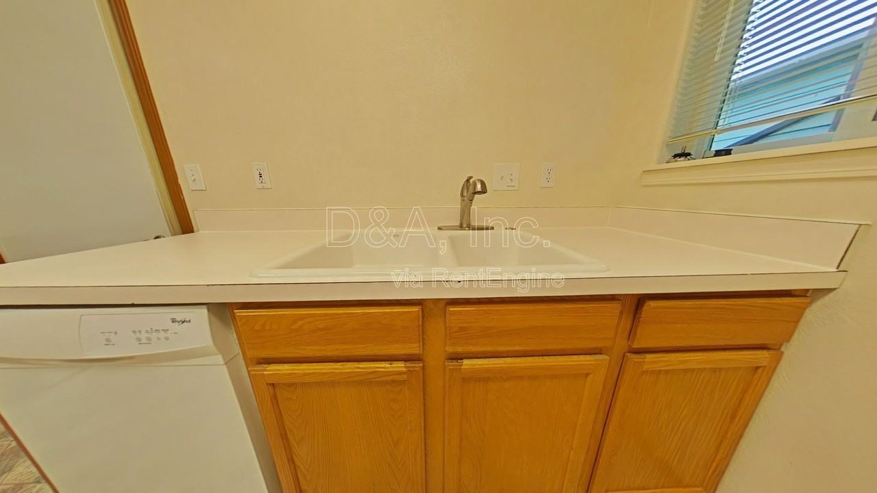3118 Ne Powderhorn Pl - Photo 4 of 11