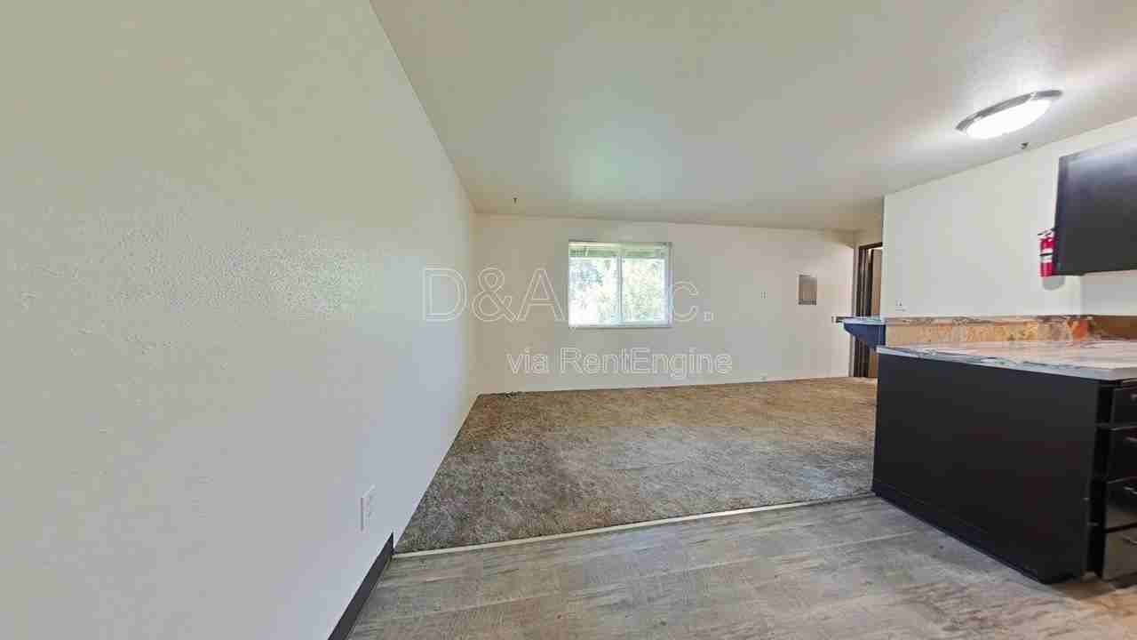 1969 Nw Grant Ave #2 - Photo 2 of 9
