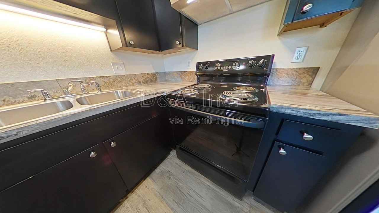 1969 Nw Grant Ave #2 - Photo 4 of 9