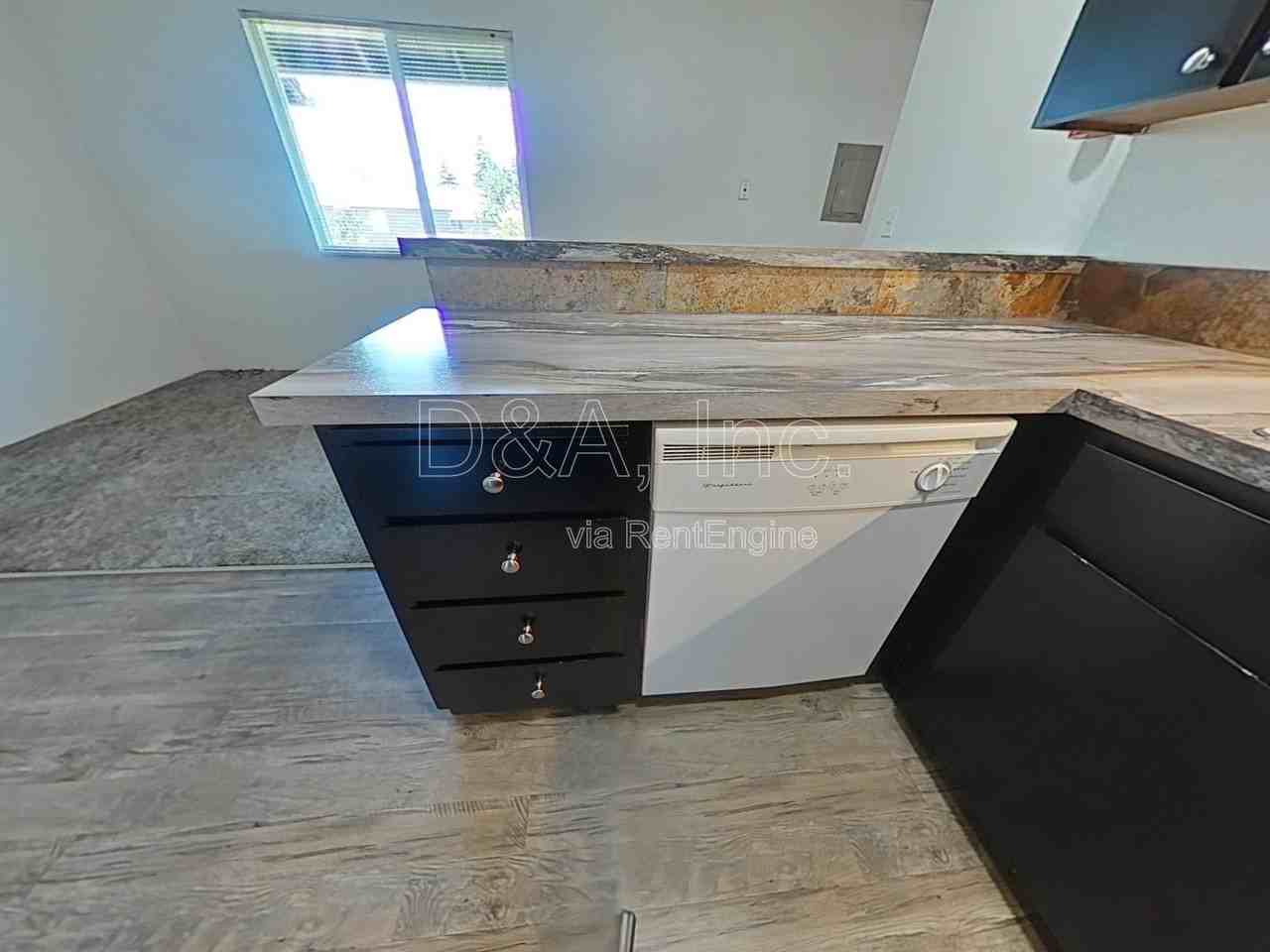 1969 Nw Grant Ave #2 - Photo 5 of 9