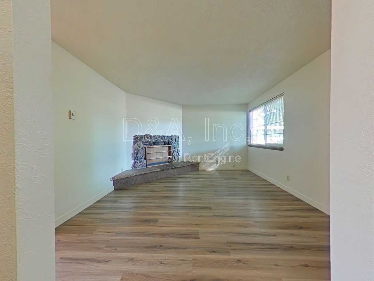629 Se Lilly Ave - Photo 2 of 16