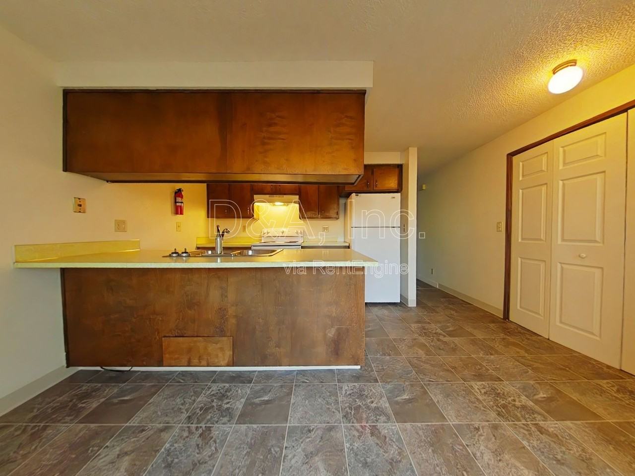 629 Se Lilly Ave - Photo 4 of 16