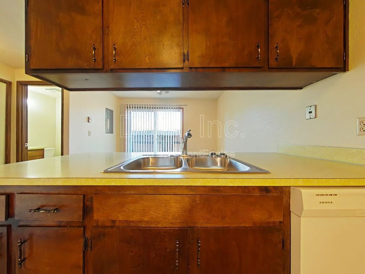 629 Se Lilly Ave - Photo 5 of 16