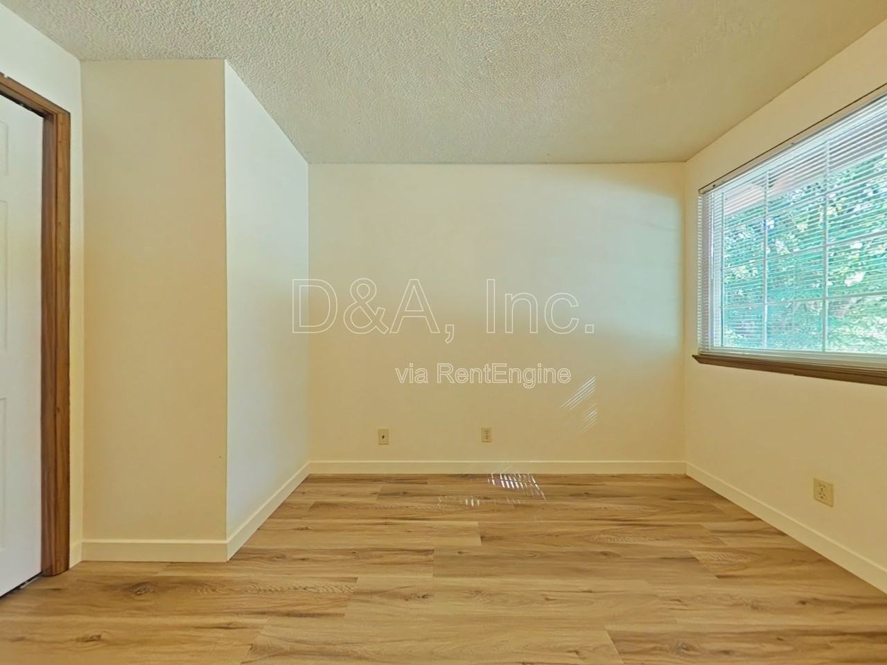 629 Se Lilly Ave - Photo 7 of 16