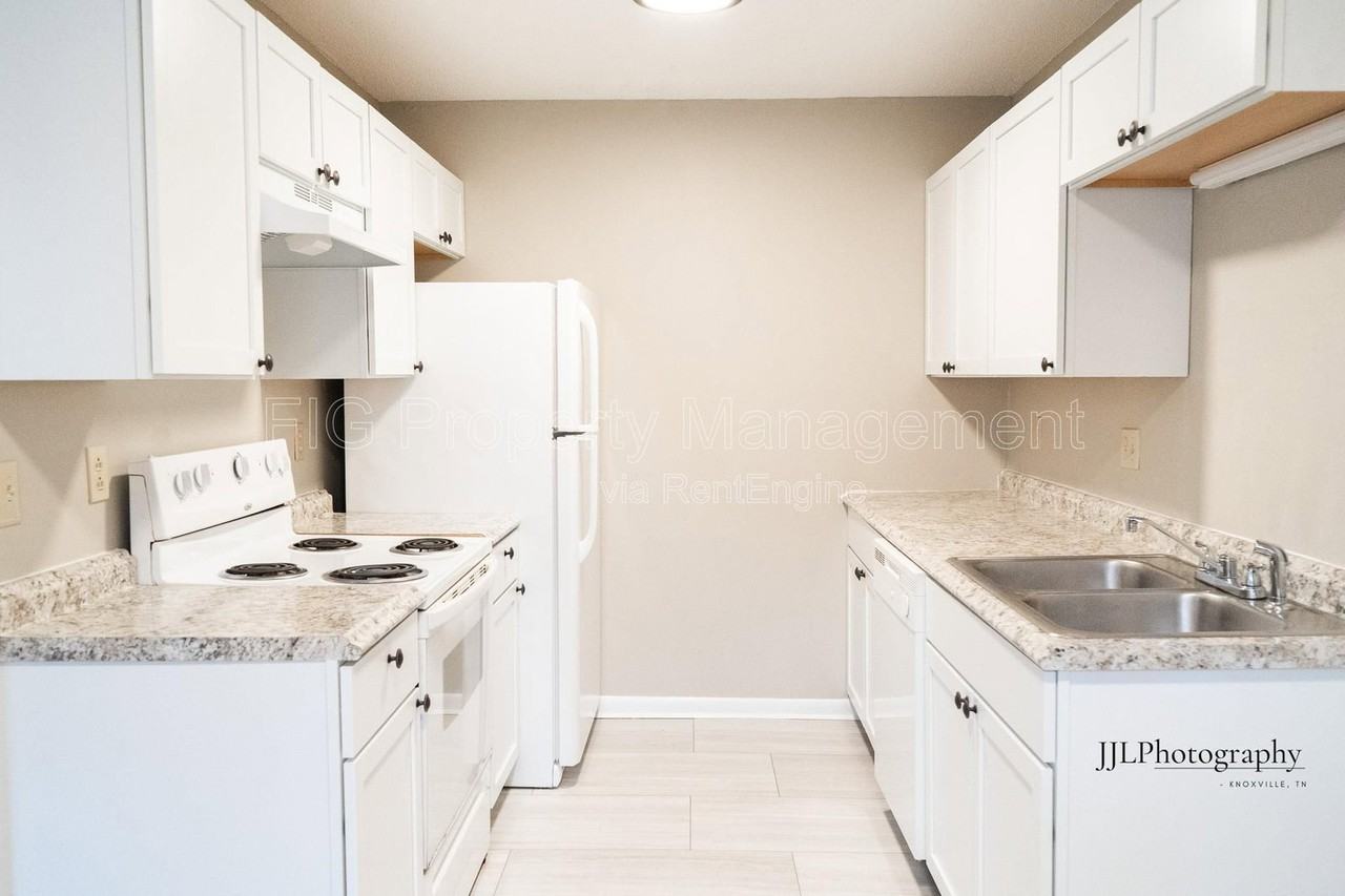129 Hillcrest Dr #20 - Photo 3 of 12