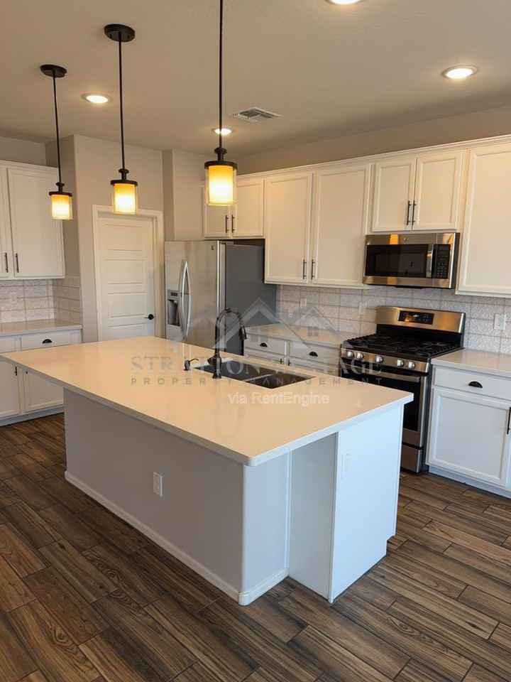 7039 N 84th Ave - Photo 3 of 14