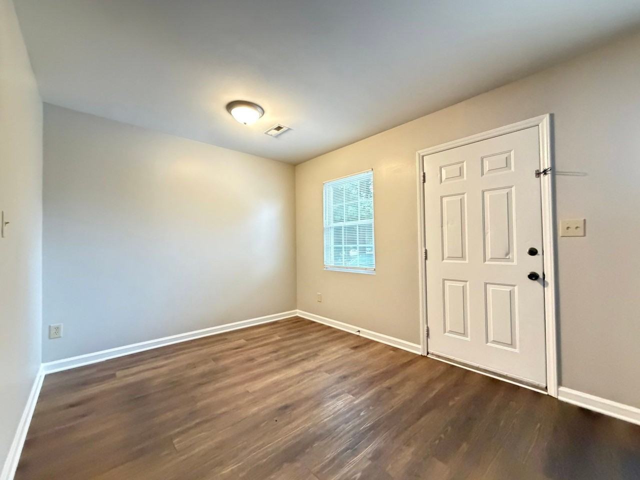 221 Quintas Ave #B - Photo 3 of 23
