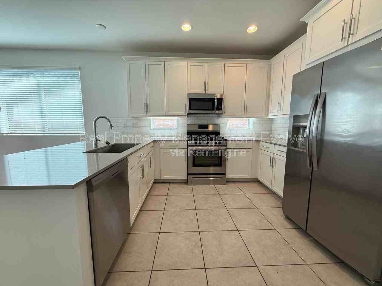 6324 W Warner St - Photo 4 of 34