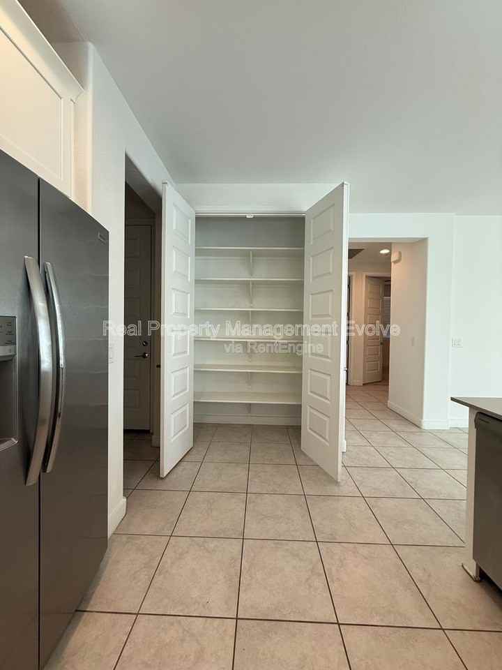 6324 W Warner St - Photo 7 of 34