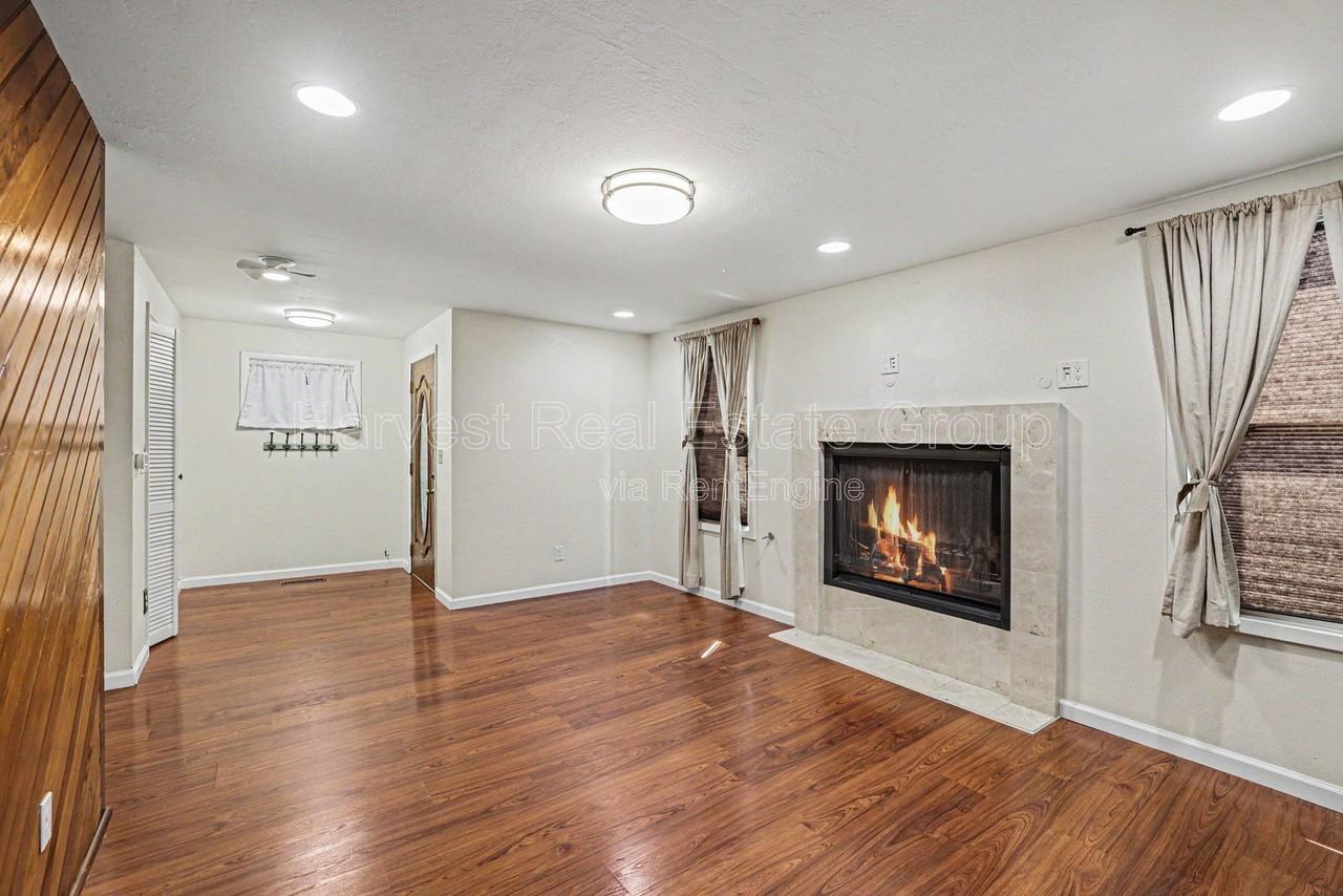 1824 9th St - Photo 5 of 20