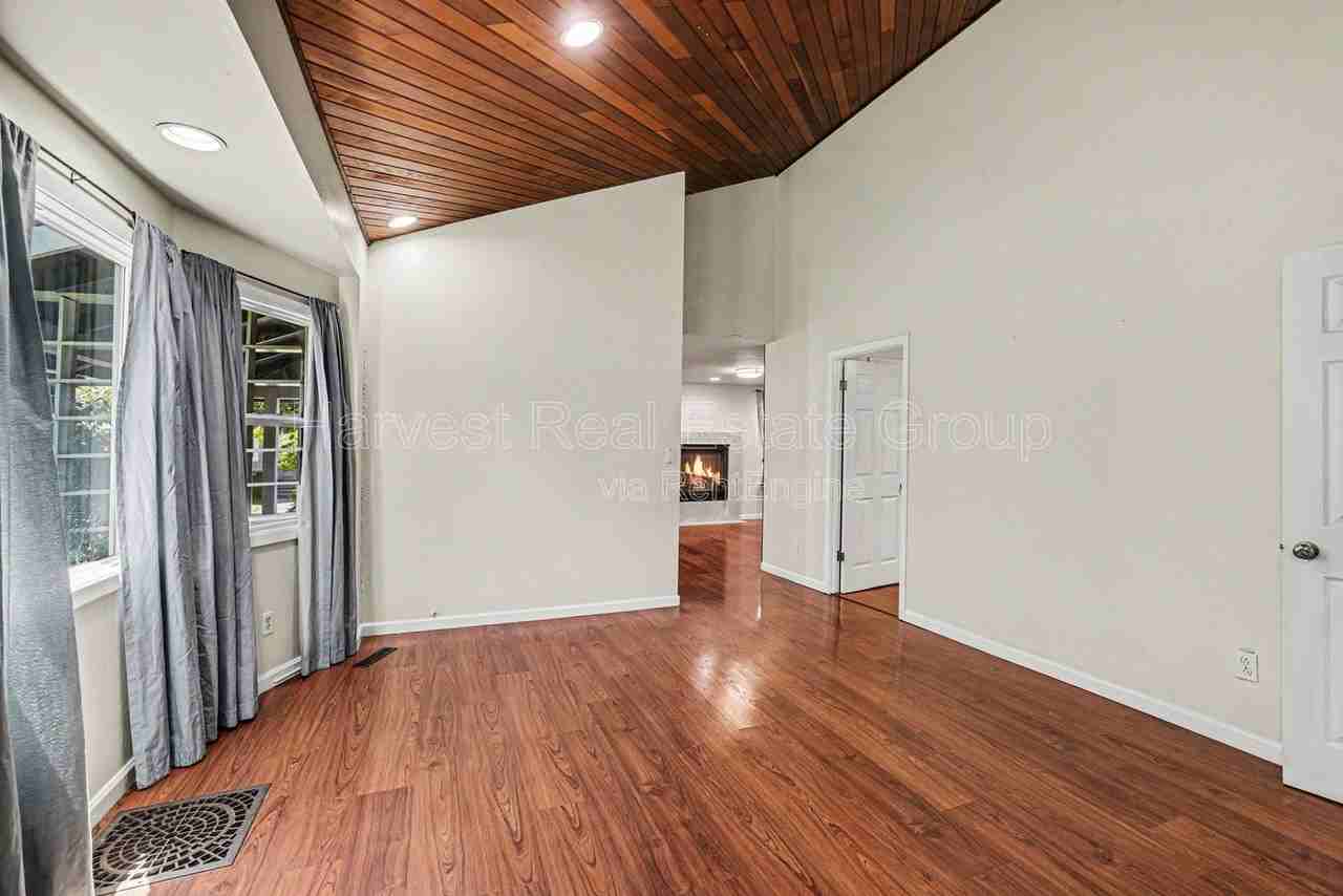 1824 9th St - Photo 6 of 20