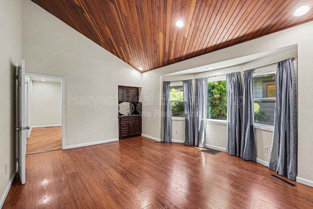 1824 9th St - Photo 7 of 20