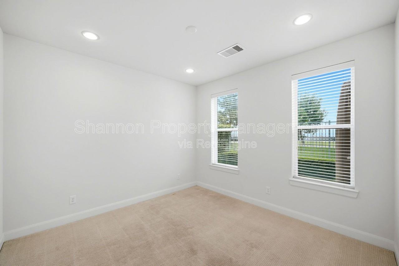 3131 Leeland St - Photo 5 of 29