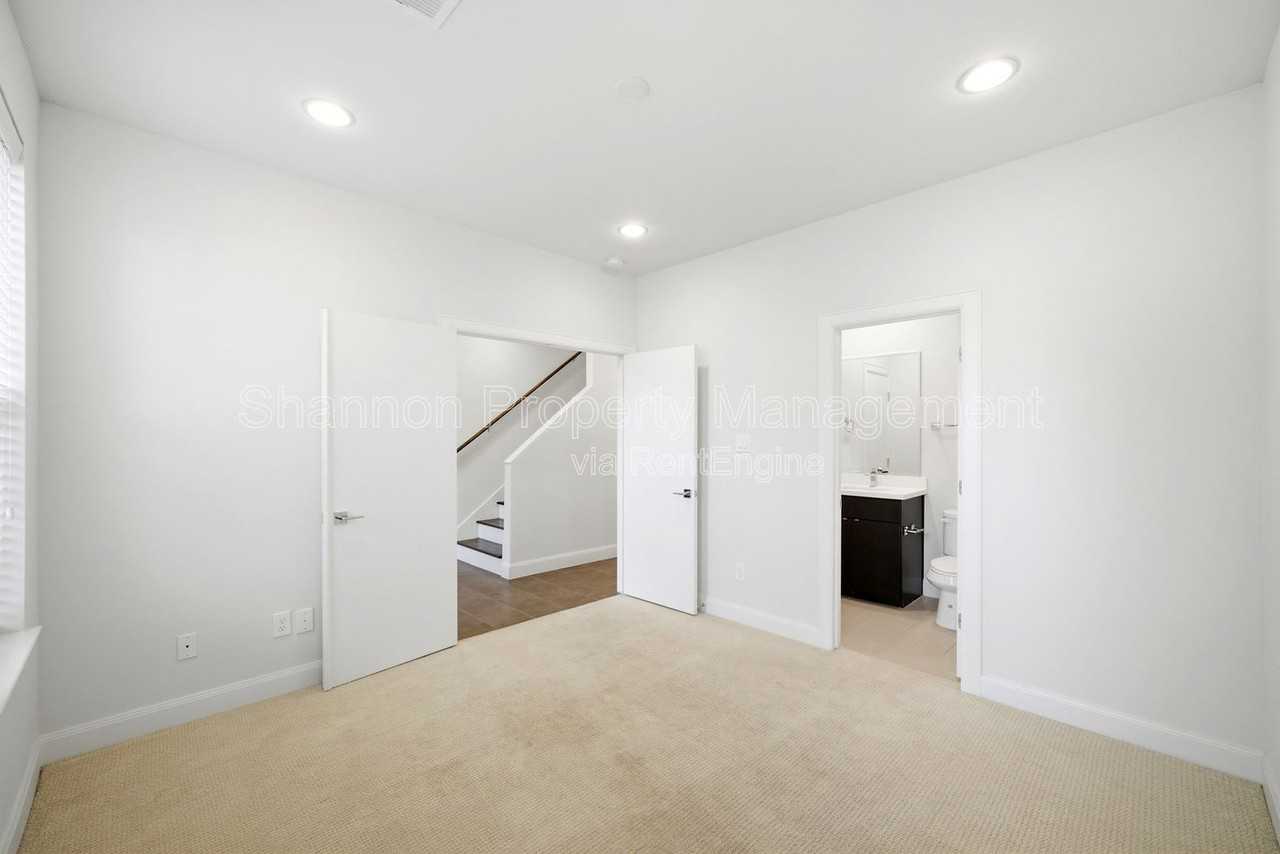 3131 Leeland St - Photo 6 of 29