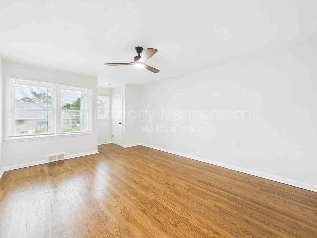 4279 E 60th Ter - Photo 3 of 24
