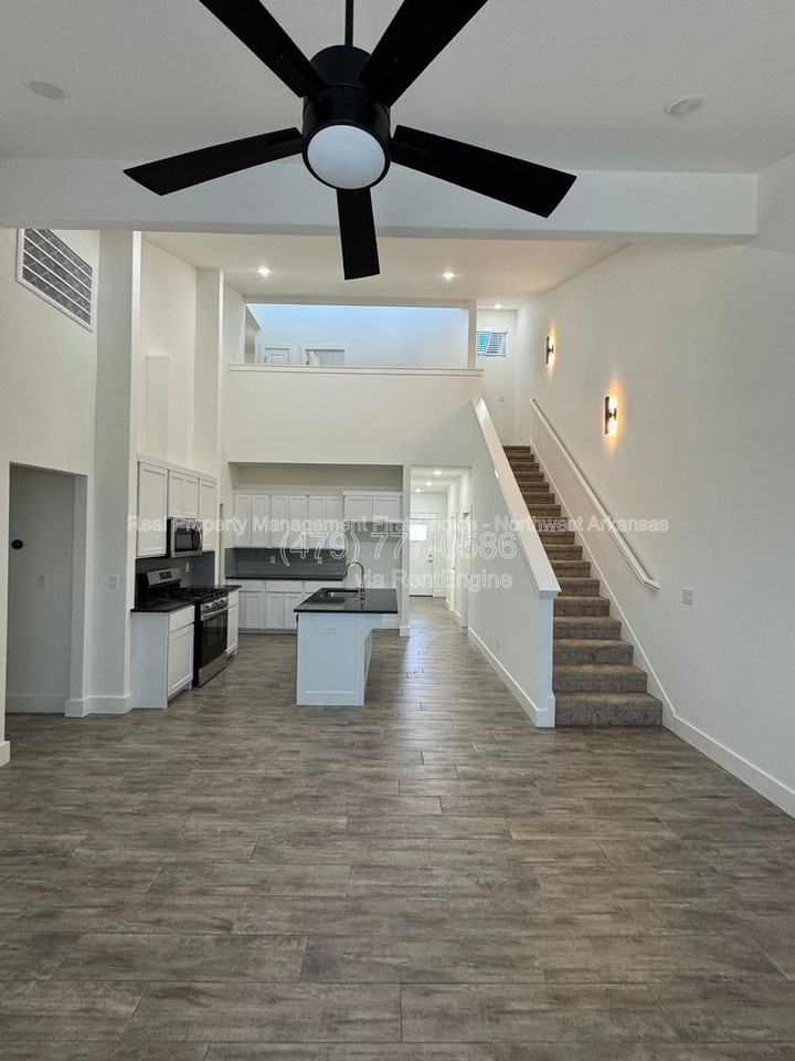 720 Sun Meadow Dr - Photo 2 of 31