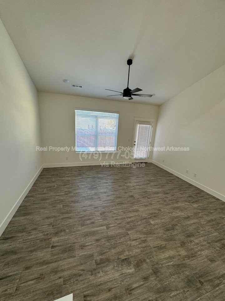 720 Sun Meadow Dr - Photo 3 of 31