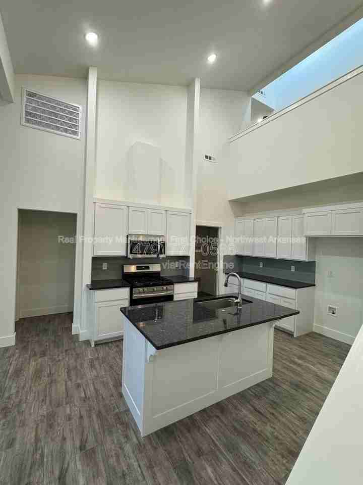 720 Sun Meadow Dr - Photo 4 of 31