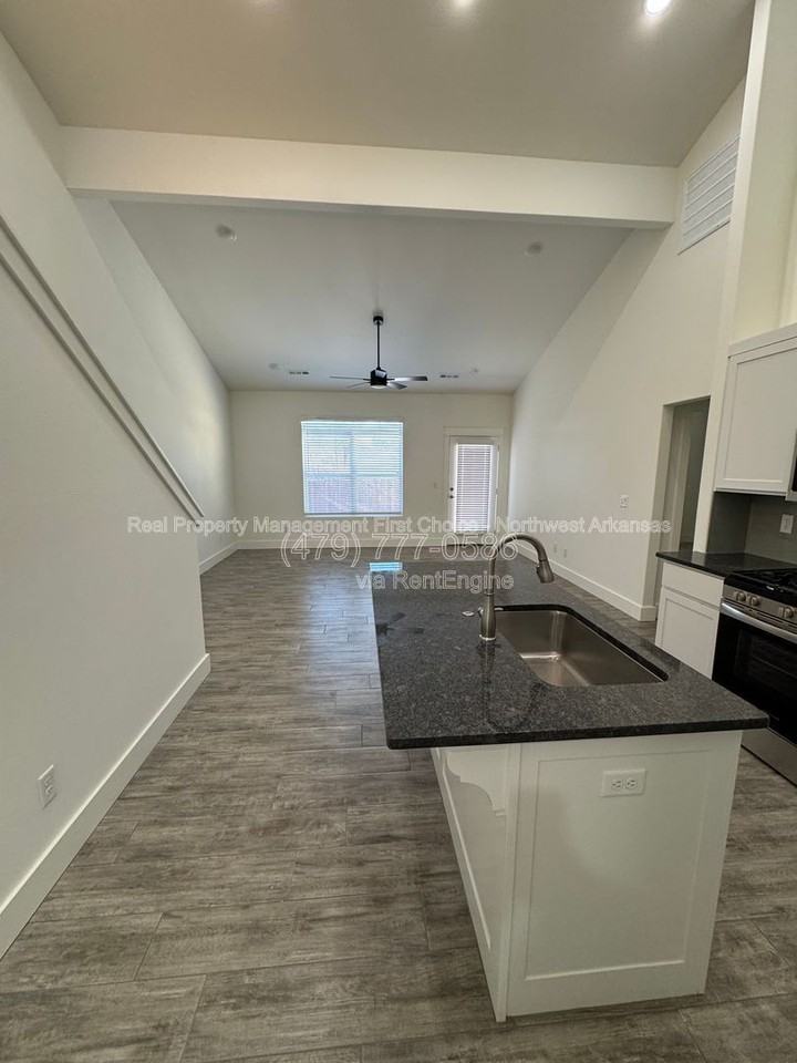 720 Sun Meadow Dr - Photo 5 of 31
