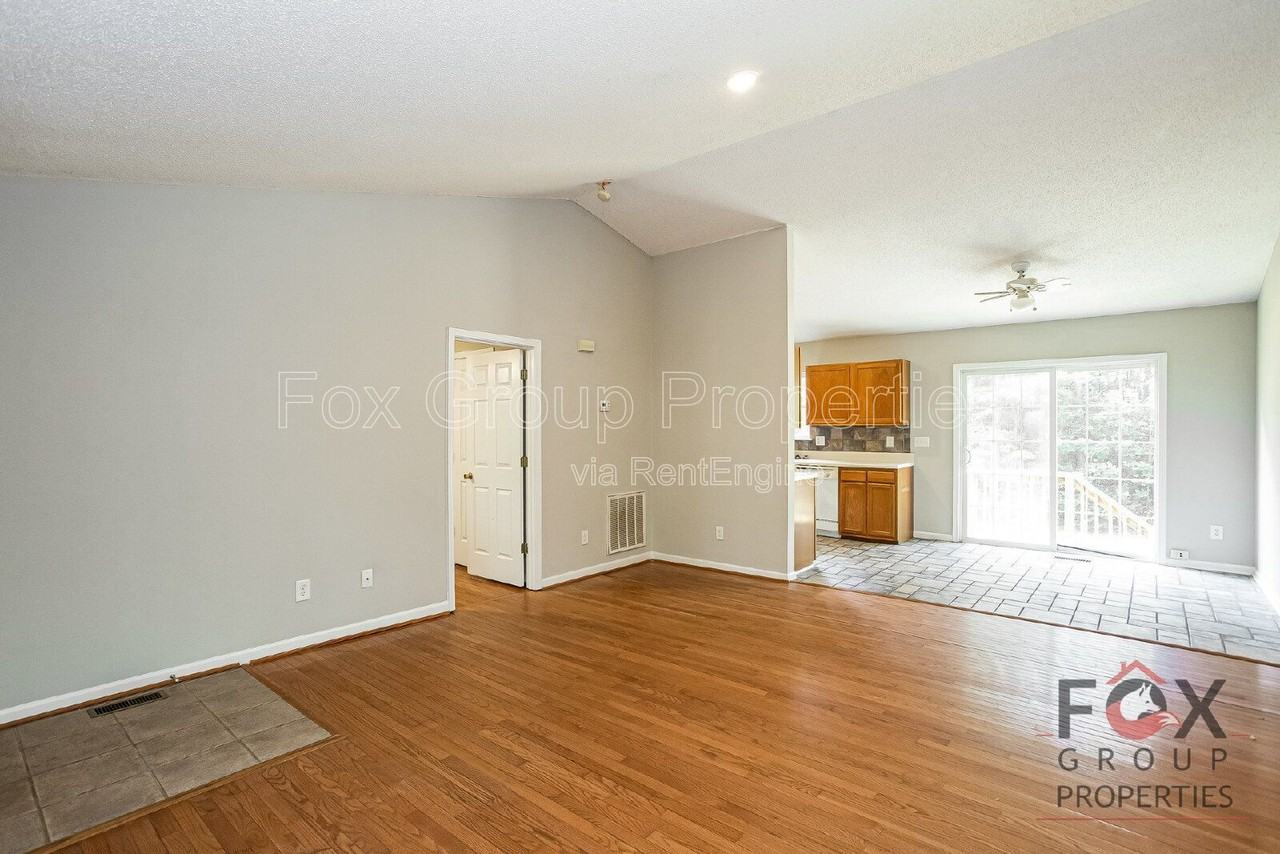 184 Brook Creek Dr - Photo 4 of 17