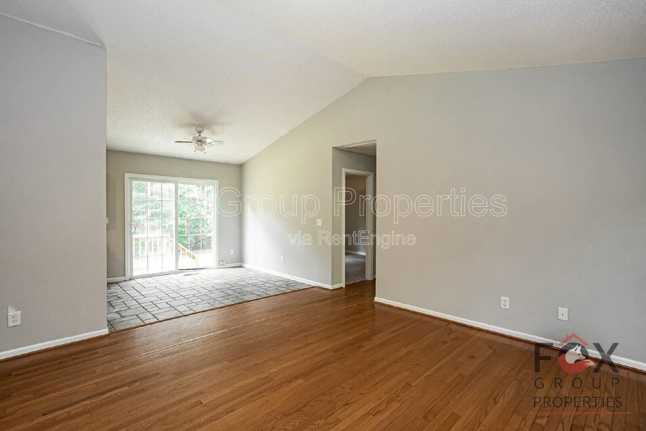 184 Brook Creek Dr - Photo 5 of 17