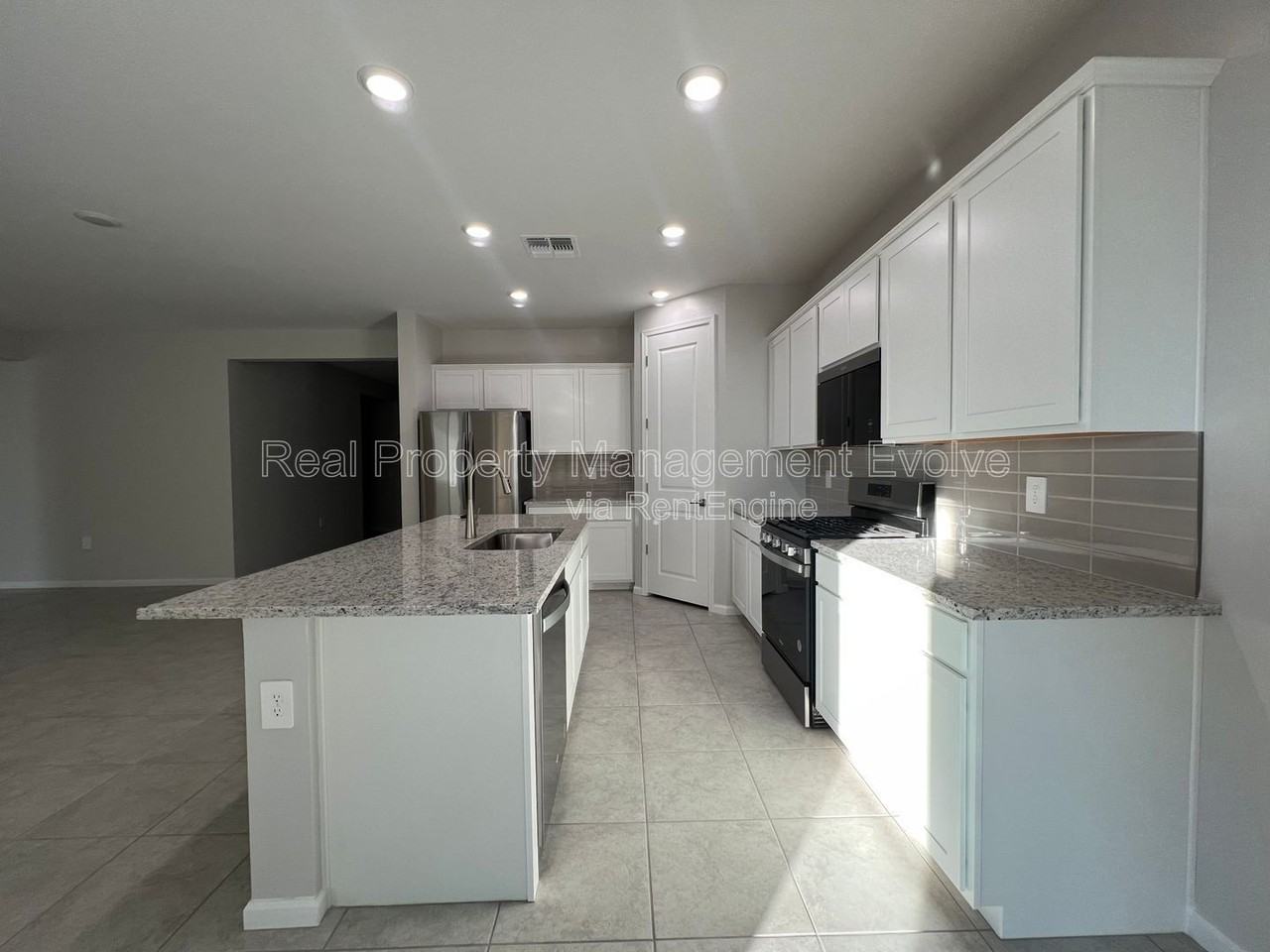 3435 S 177th Dr - Photo 7 of 37