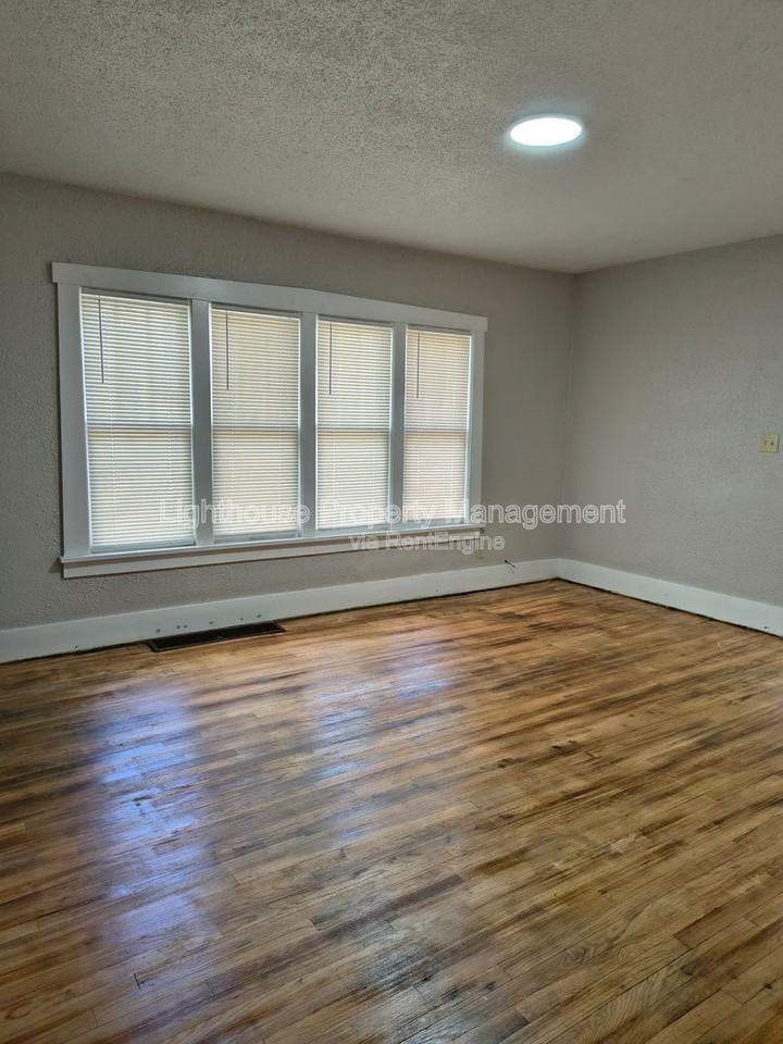 3040 Temple St - Photo 3 of 22