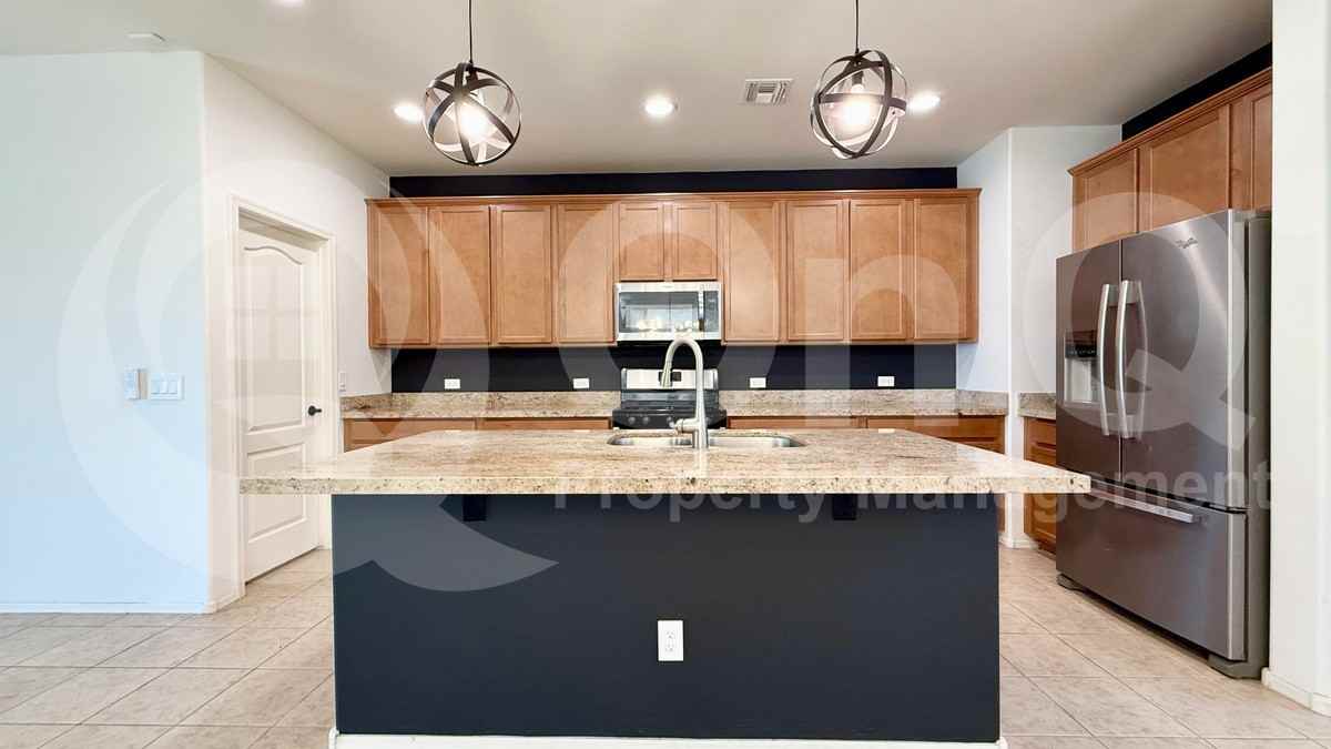 8567 S 40th Dr - Photo 4 of 28