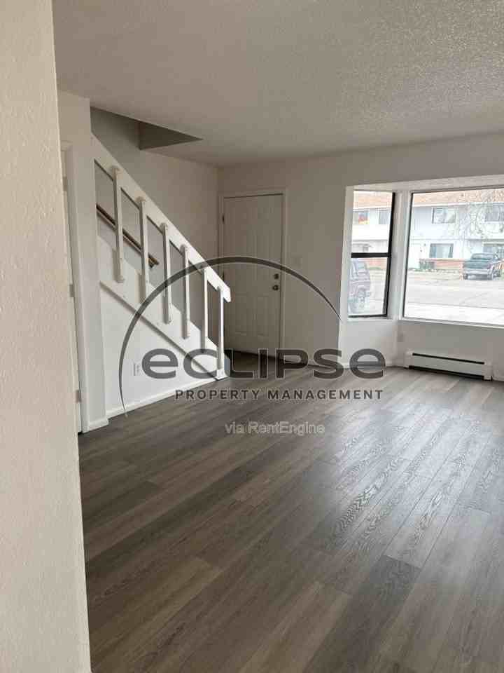 3247 Main St #1 - Photo 4 of 13