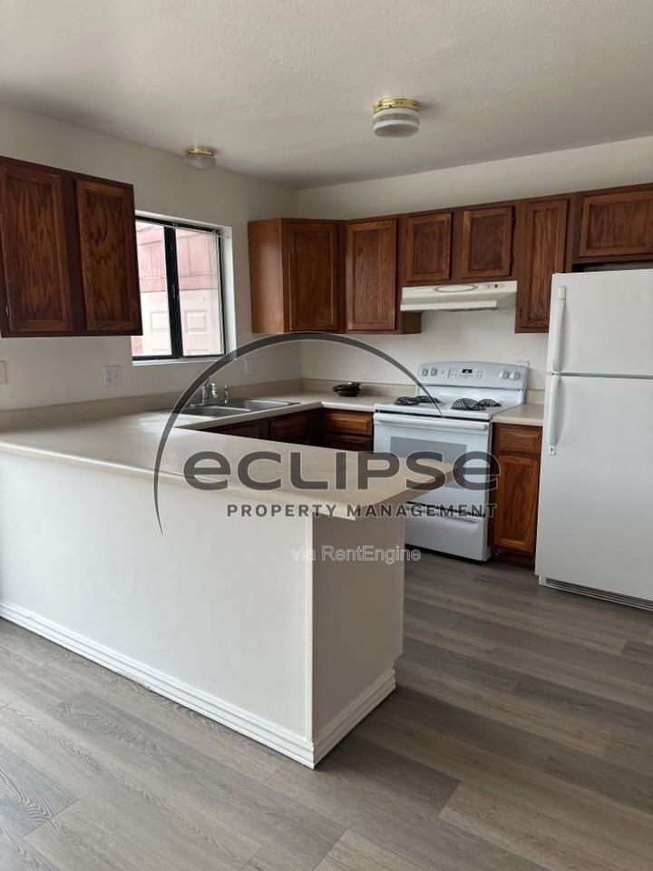 3247 Main St #1 - Photo 5 of 13