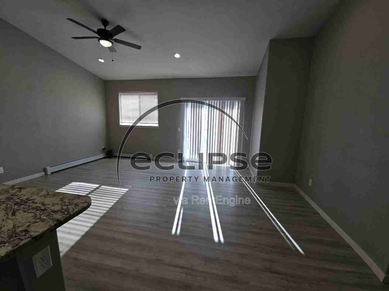 507 Crestone Ave - Photo 3 of 17