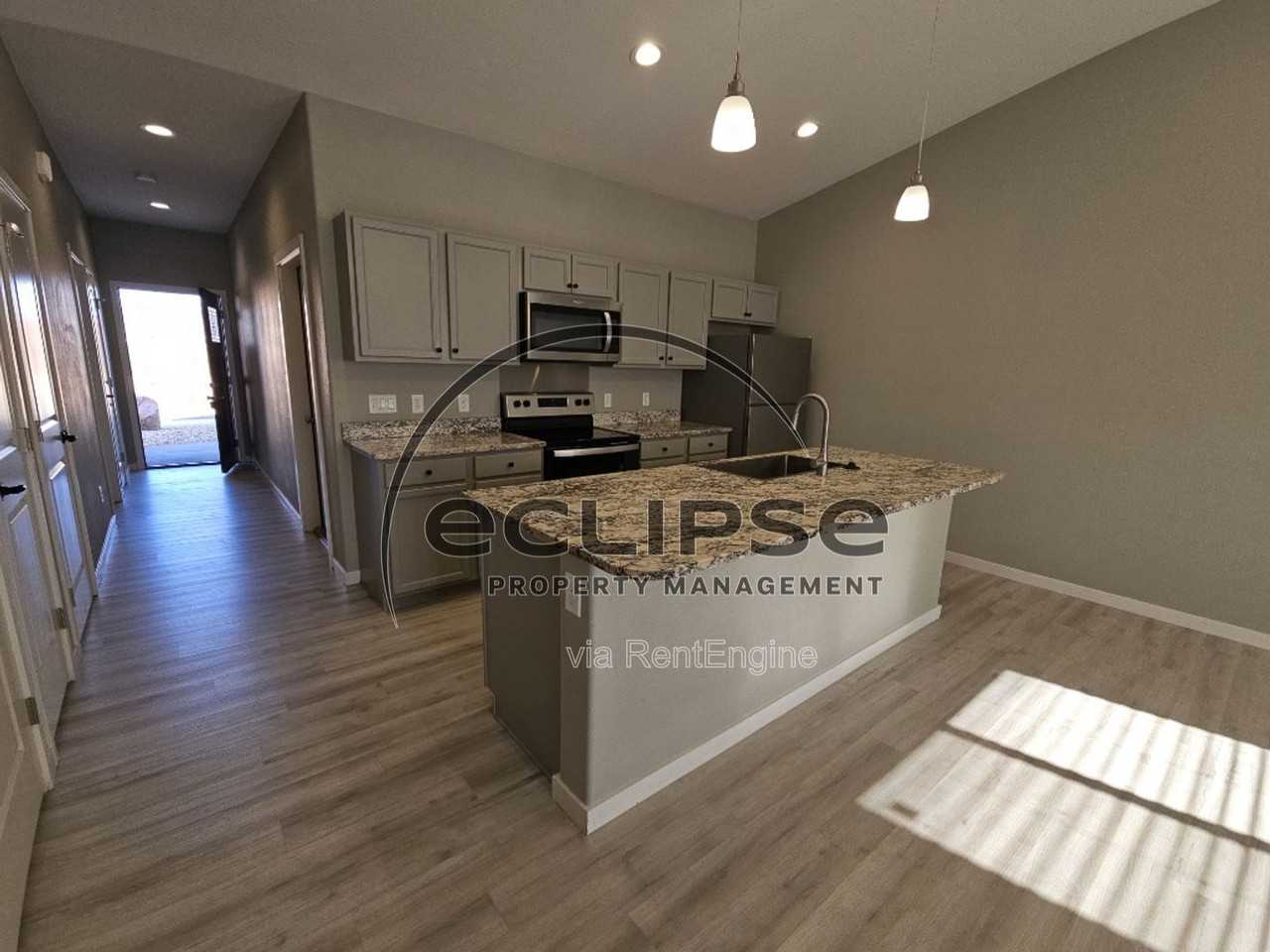 507 Crestone Ave - Photo 4 of 17