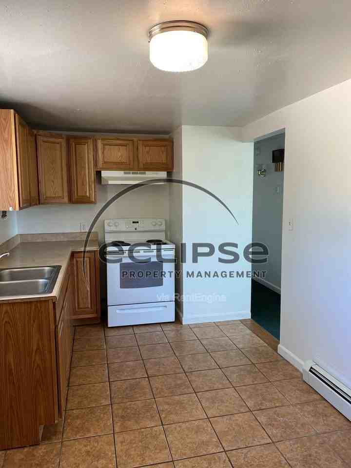 1005 Denver Ave - Photo 3 of 28