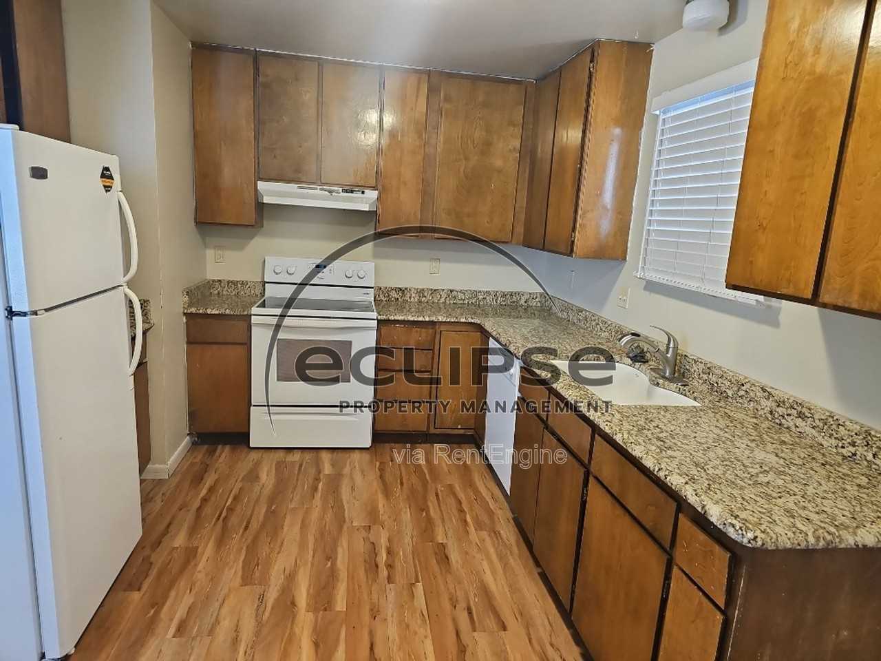 2644 Clark St - Photo 5 of 18