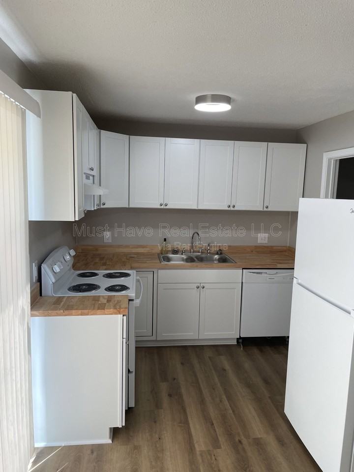 1051 3rd St Se #1069 - Photo 3 of 10