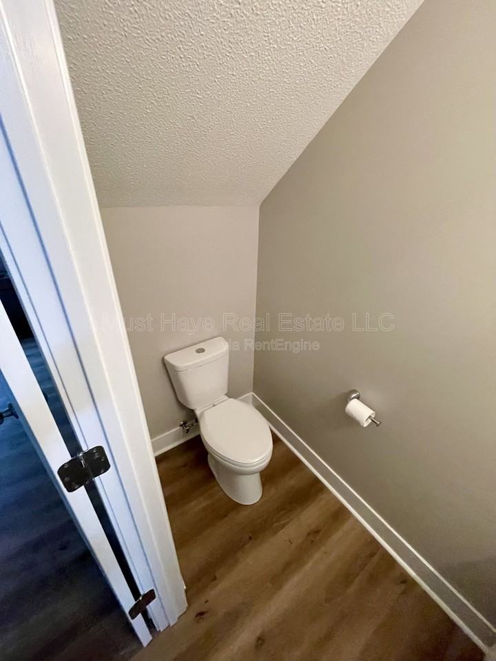 1051 3rd St Se #1069 - Photo 5 of 10