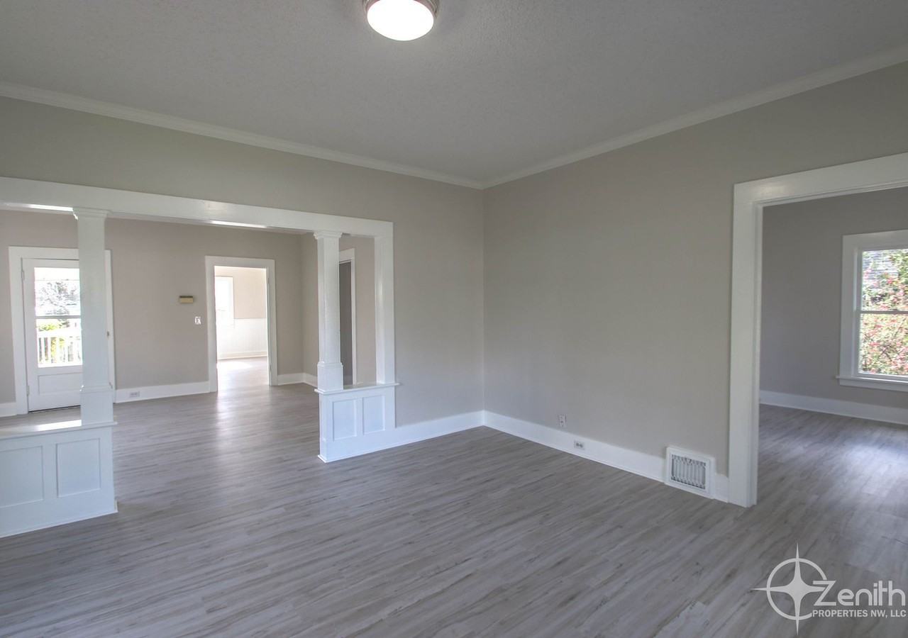 315 W 27th St - Photo 3 of 21