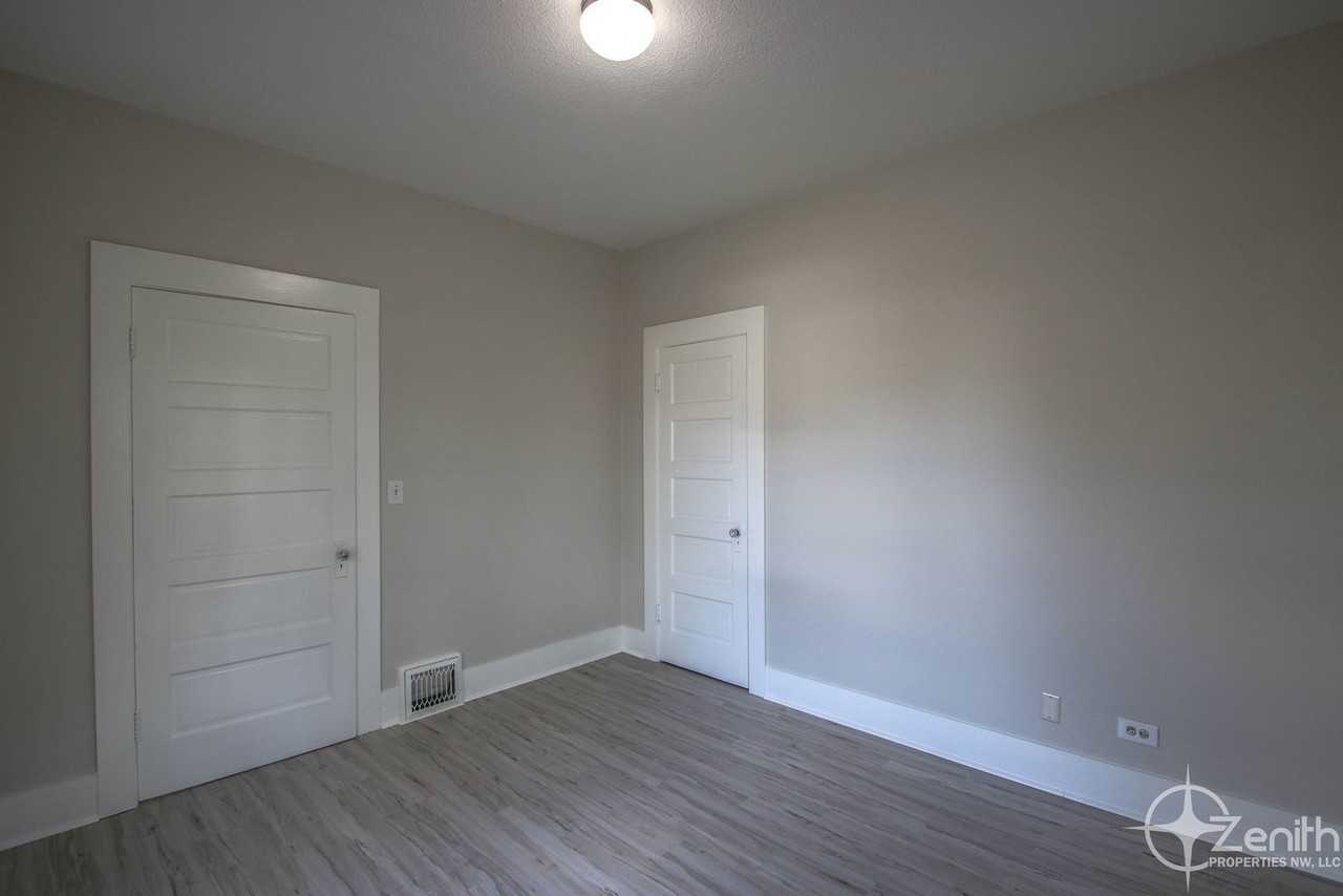 315 W 27th St - Photo 4 of 21