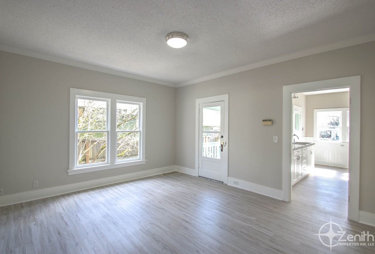 315 W 27th St - Photo 5 of 21