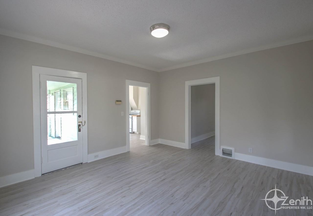 315 W 27th St - Photo 6 of 21