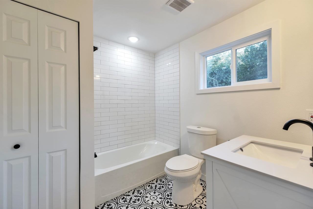 12042 14th Ave Ne - Photo 3 of 15
