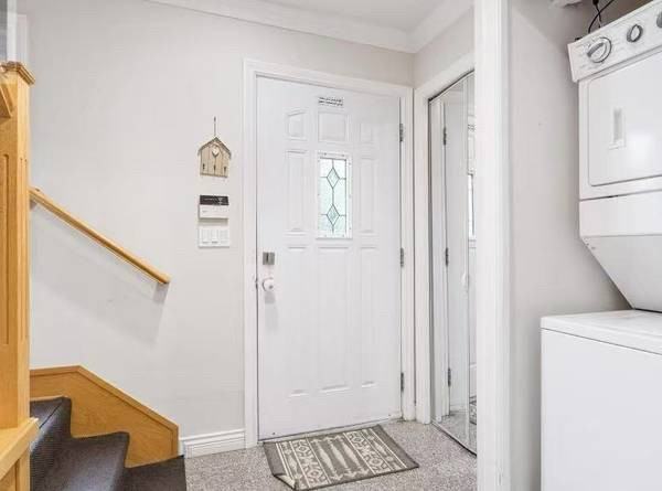 5689 Sprott St - Photo 4 of 13