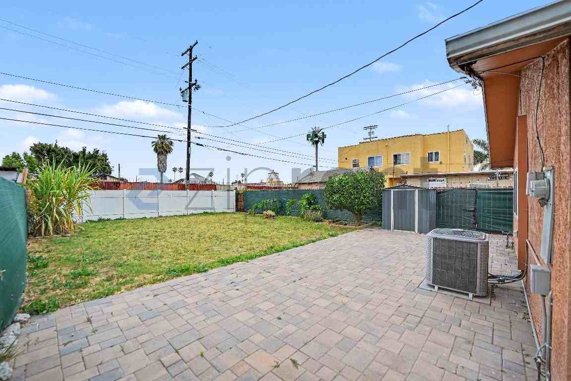 1231 W 87th St - Photo 4 of 30